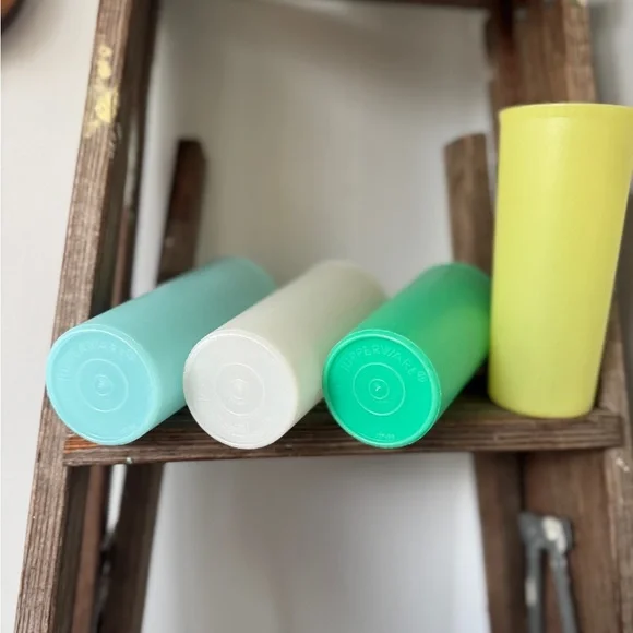 ✨ Vintage 1970s Tupperware Tall Tumblers | Set of 5 | Pastel Colors ✨ - Picture 4 of 7